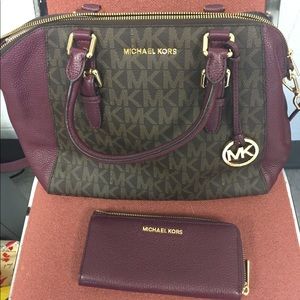 Micheal Kors Tote and wallet like new